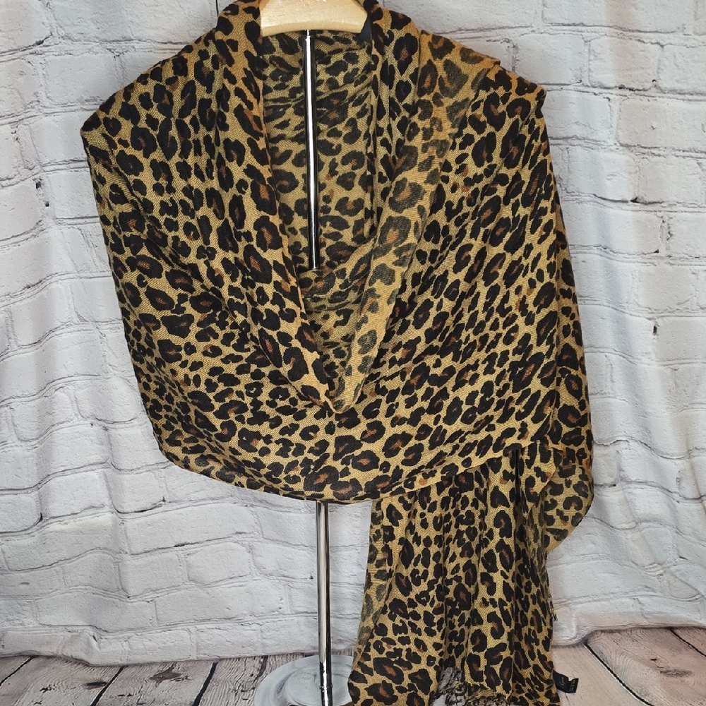 Cejon Leopard Print Scarf / Wrap